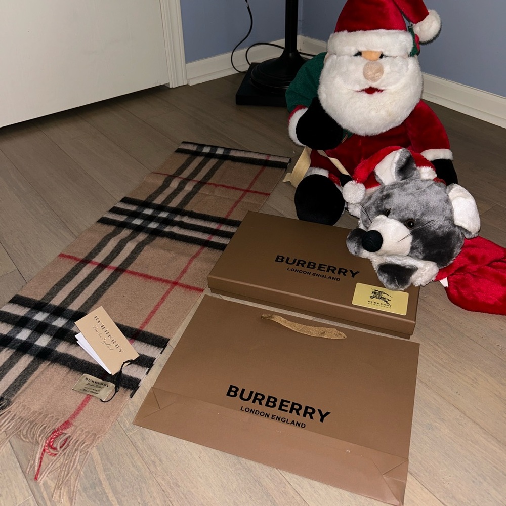 Burberry Classic Check Scarf - Picture 2 of 2